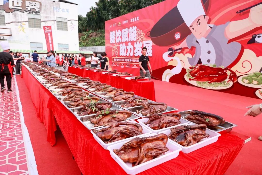 兩太傳媒策劃與執(zhí)行的清溪百只燜鵝現場烹制，場面太壯觀了！(圖2)