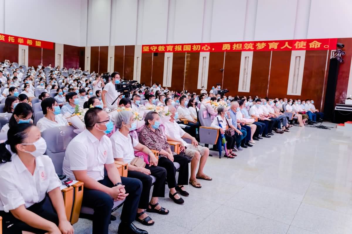 清溪鎮(zhèn)慶祝教師節(jié)總結(jié)表彰大會(huì)(圖16)