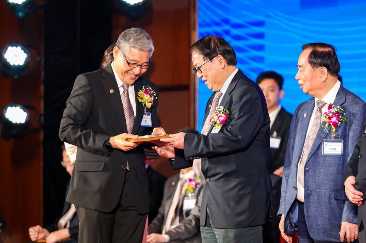 東莞市港商企業(yè)協(xié)會成立二十五周年暨第一屆監(jiān)事會、第十一屆理事會就職典禮(圖6)