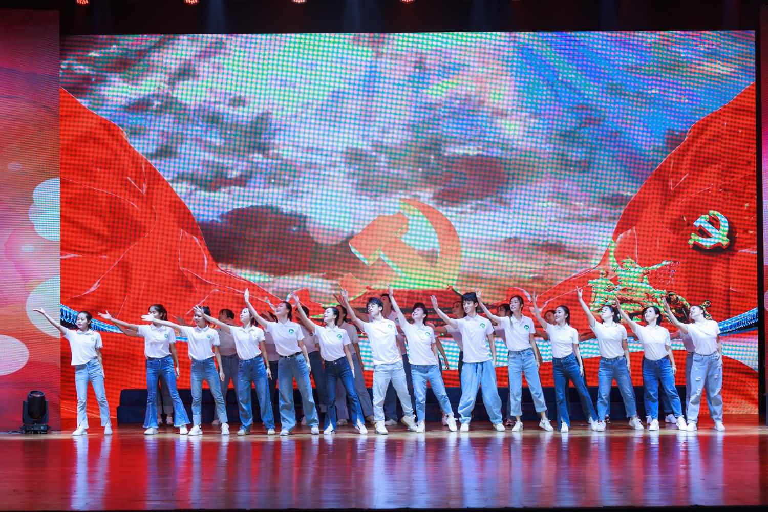 清溪鎮(zhèn)慶祝第39個教師節(jié)總結(jié)表彰大會(圖18)